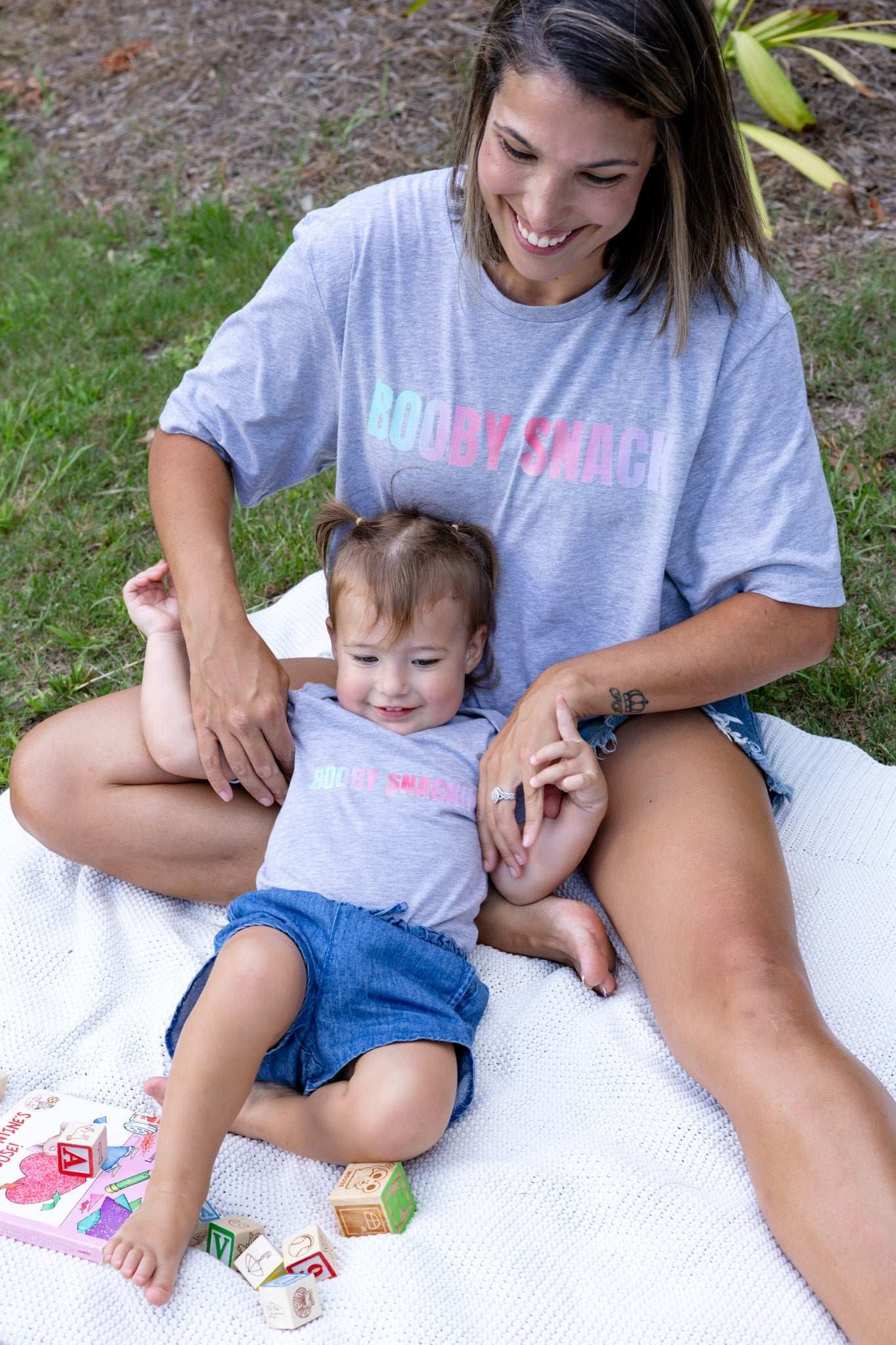 Booby Snack Tee Milk Drunk Club